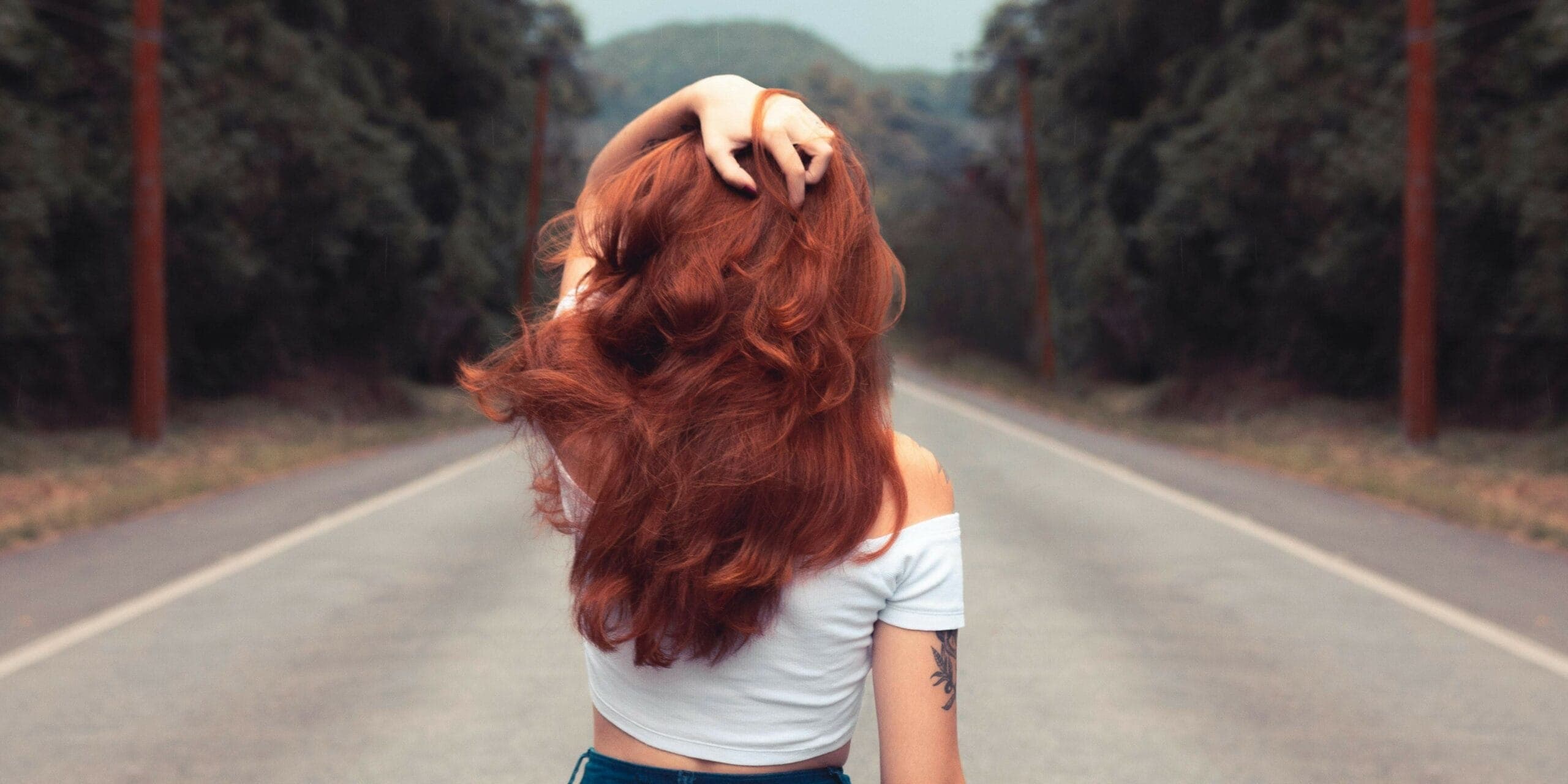 witaminy na włosy - włosy na wietrze