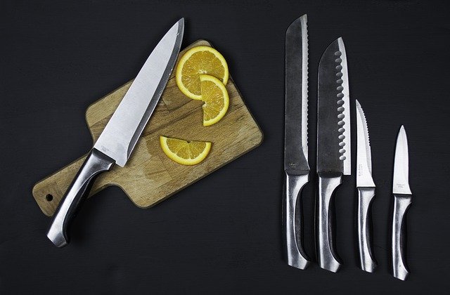 Zestaw noży - prezent dla chłopaka, który jest miłośnikiem gotowania