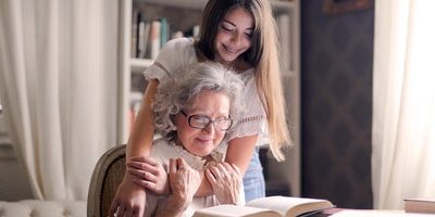 29 pomysłów na prezent dla babci w 2023 roku