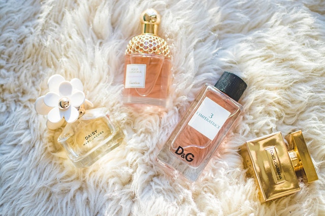4. Luksusowy zestaw perfum – idealny prezent dla żony na rocznicę