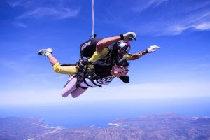 Niezapomniany skok ze spadochronem - prezent dla brata z adrenaliną