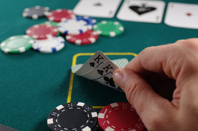 Zestaw do pokera - pomysł na prezent na 25 urodziny