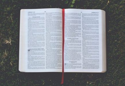 Biblijne interpretacje - prezent dla księdza, który lubi wiedzieć więcej