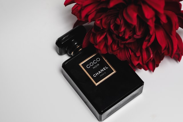 Zmysłowe perfumy - prezent na 50 urodziny dla mamy