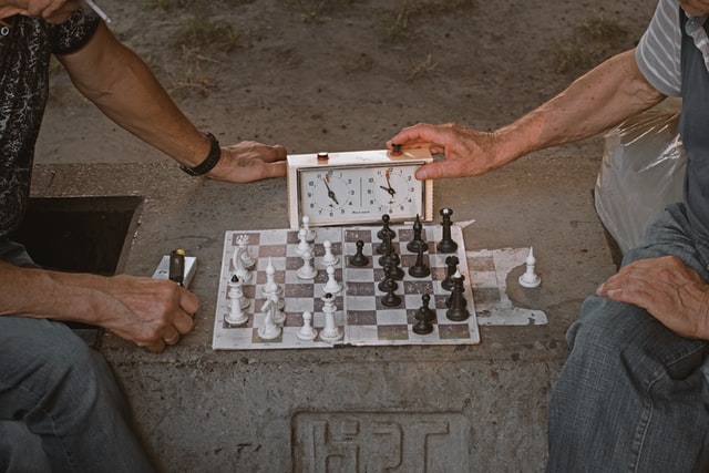 Zegar szachowy - pomysł na prezent dla emeryta