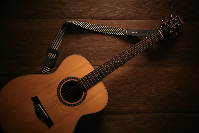 Gitara - prezent na Pierwszą Komunię Świętą