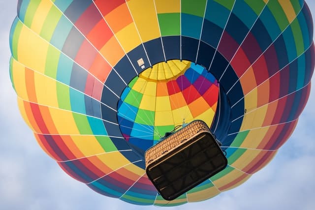 Lot balonem o wschodzie słońca – prezent na Dzień Mamy