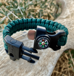 Survivalowa bransoleta - praktyczny prezent dla wędkarza na święta