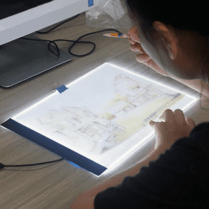 Podświetlana deska kreślarska - oryginalny prezent dla 14-latka na urodziny